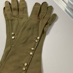 Vintage CottonElegant Olive Green Gloves with Button Detail